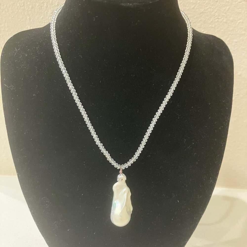Large Baroque Pearl Pendant necklace